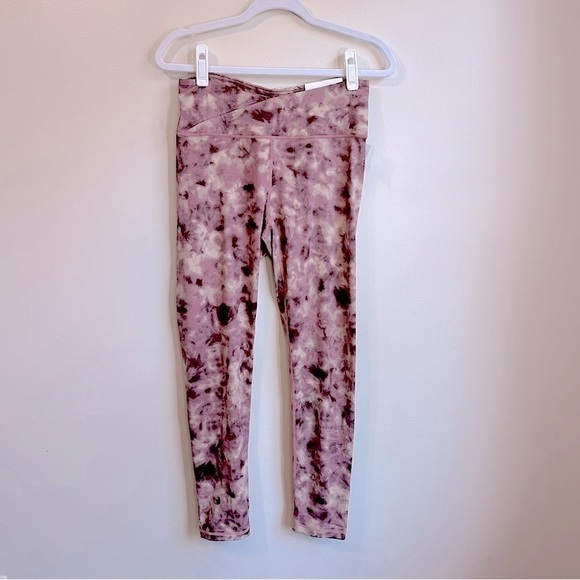 NWT Maurices High Rise Shades of Pink Tie Dye Leggings Size Medium - Picture 2 of 11